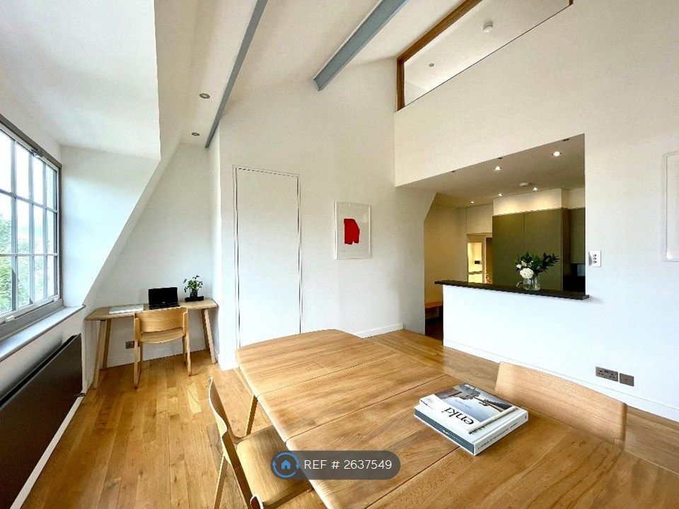 Property photo 3 of 13 Living Space