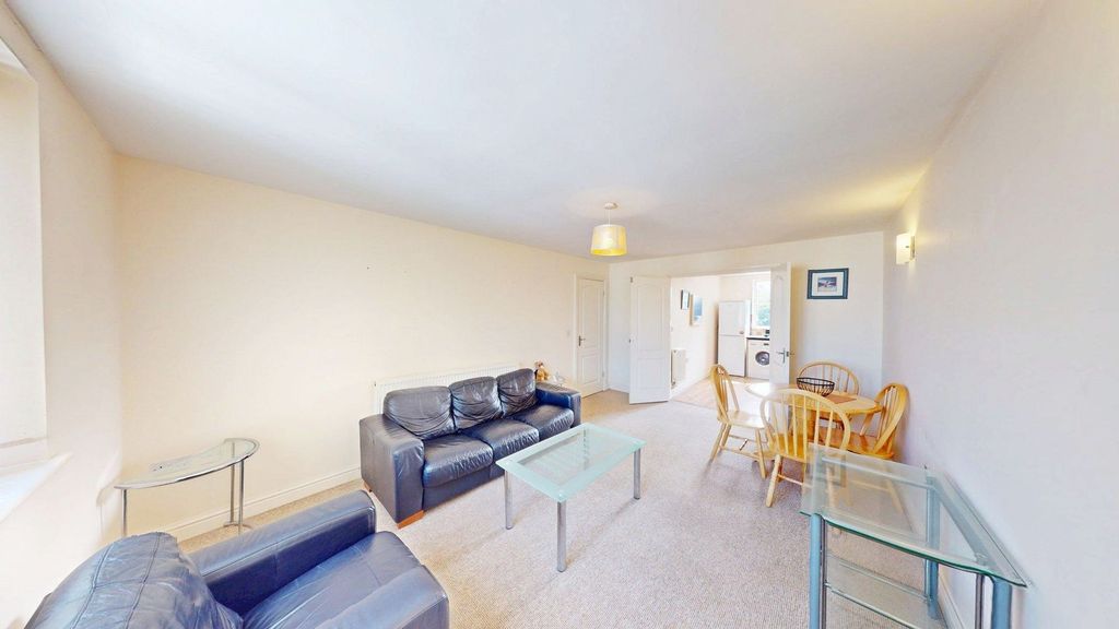 Property photo 3 of 10 Lounge