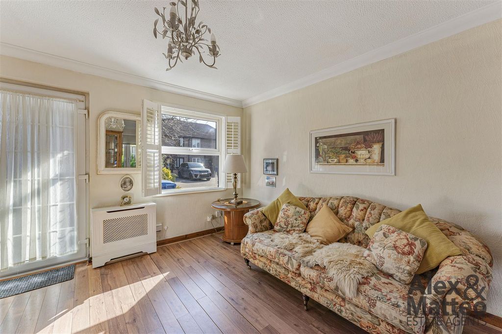 Property photo 3 of 19 Strathairn Street