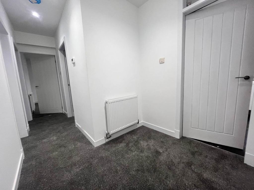 Property photo 3 of 6 Hallway