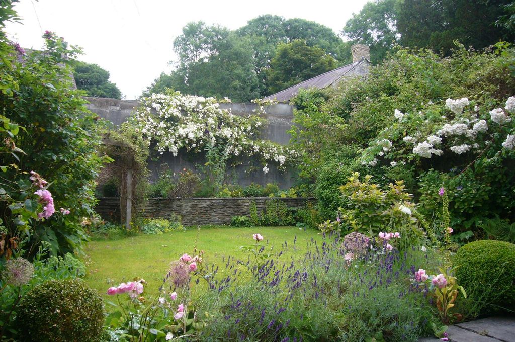 Property photo 2 of 31 Rear Garden