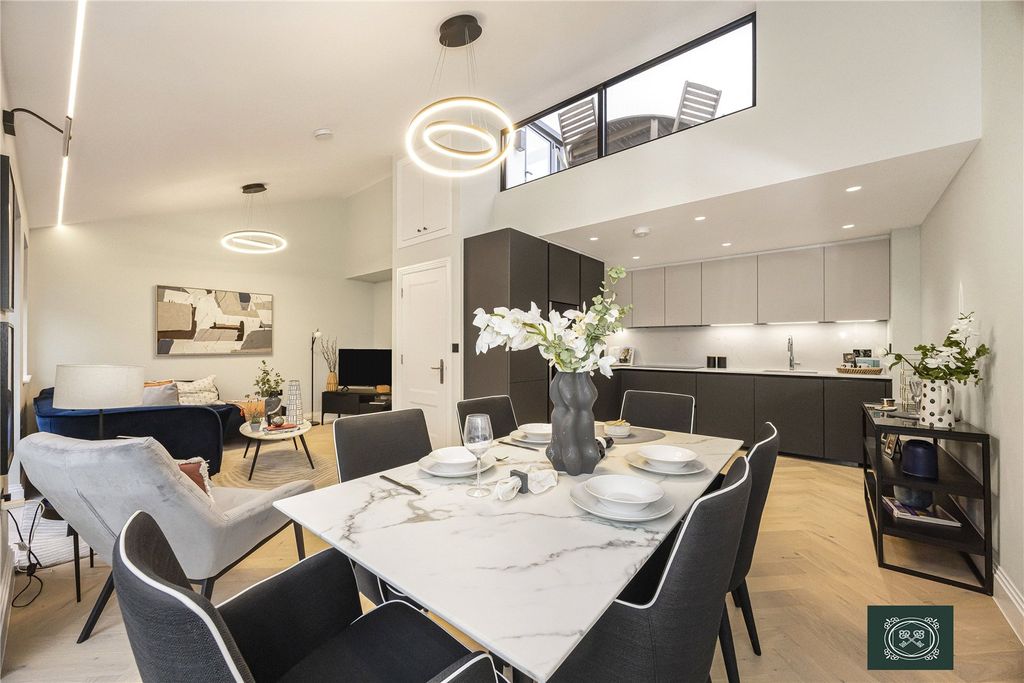 Property photo 2 of 24 Dining Room