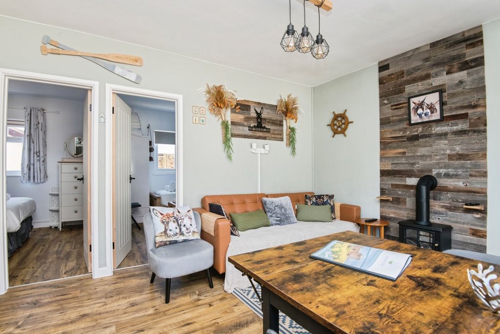 Property photo 2 of 15 Photo