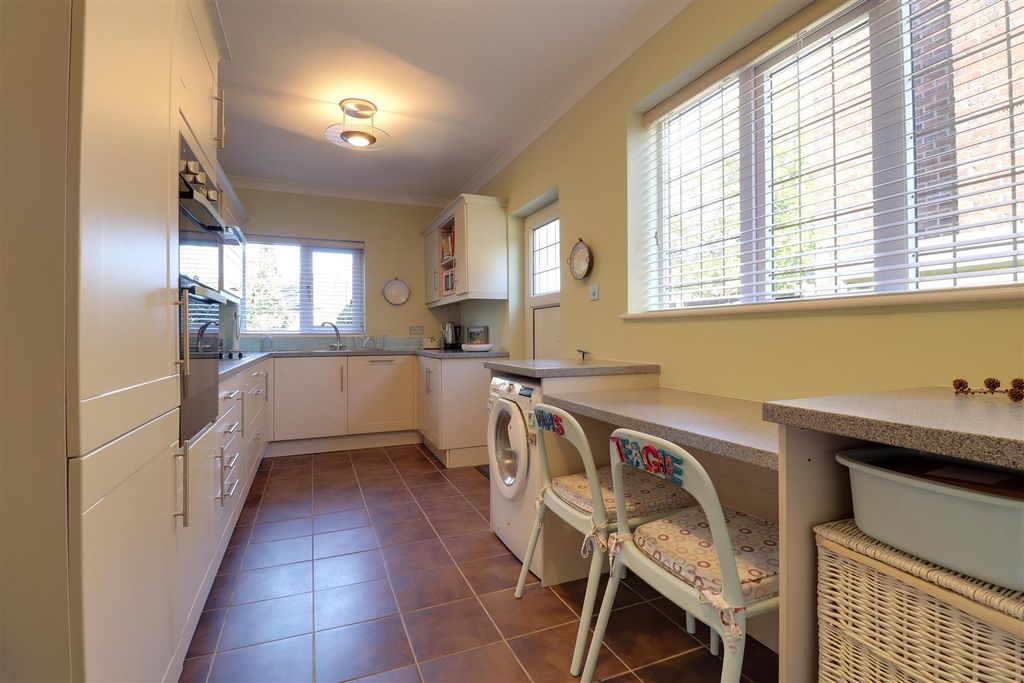 Property photo 3 of 25