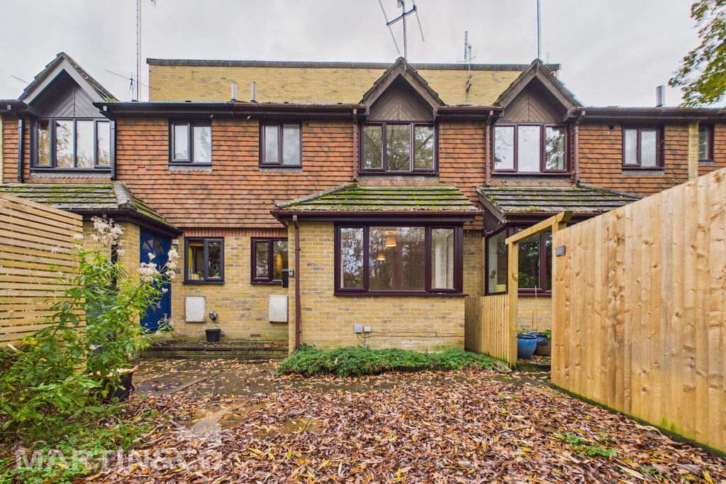 Property photo 1 of 11 Cam01953G0-Pr0127-Still007