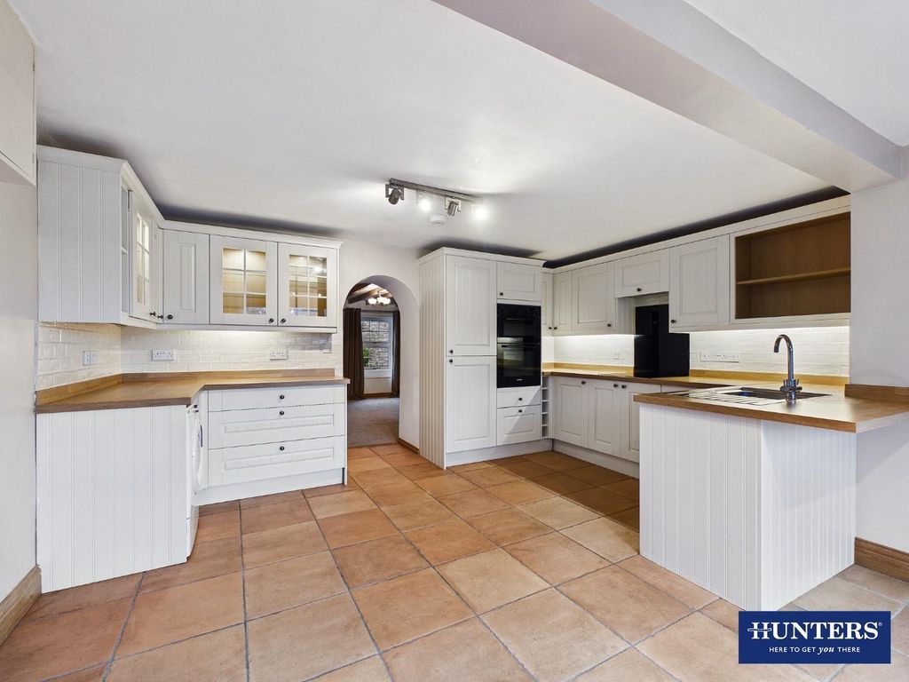 Property photo 3 of 17 Dining Kitchen
