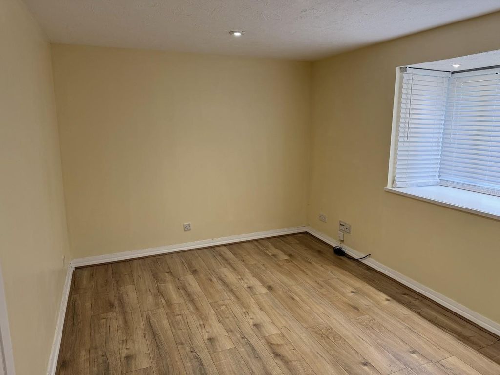 Property photo 2 of 10 Lounge.Jpg