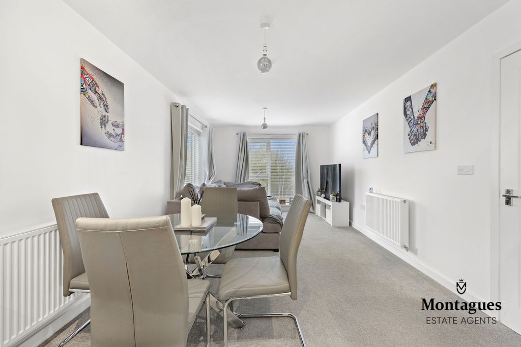 Property photo 3 of 17 Photo 10