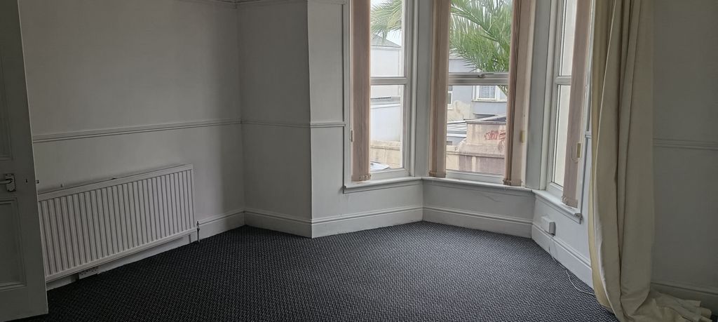 Property photo 2 of 14 Lounge