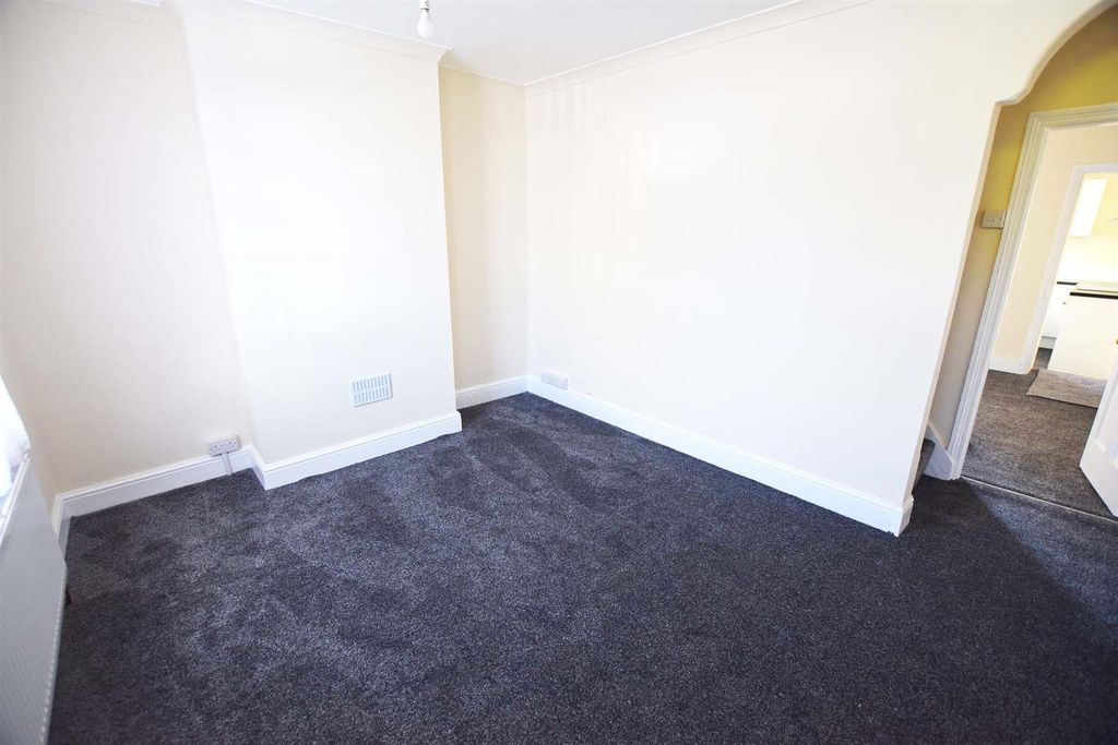 Property photo 3 of 11 Lounge
