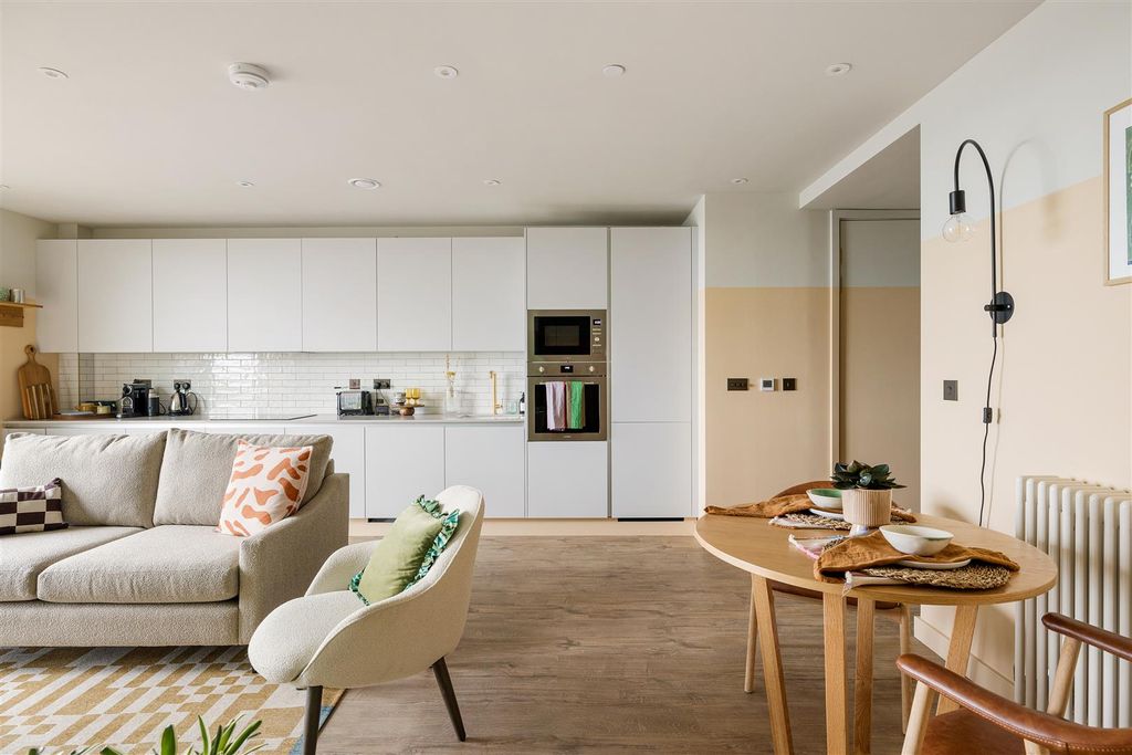 Property photo 2 of 21