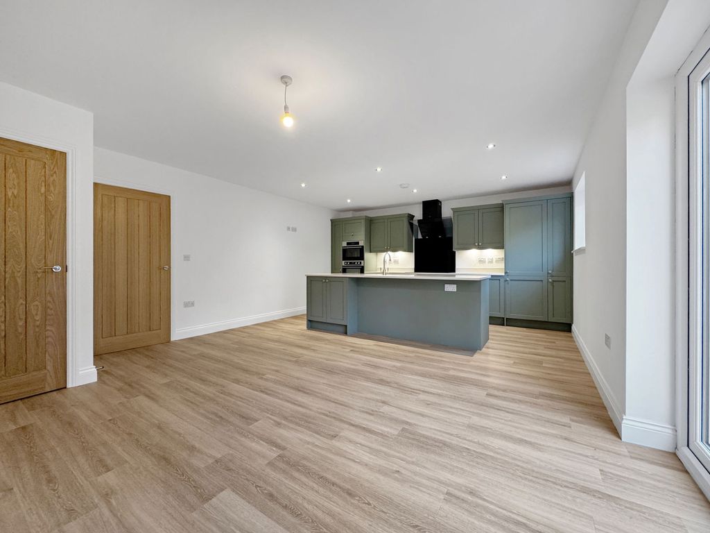 Property photo 3 of 27