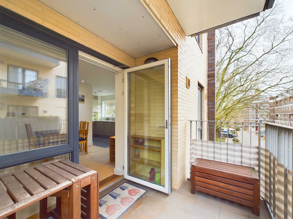 Property photo 2 of 12 Cam03741G0-Pr0054-Still022