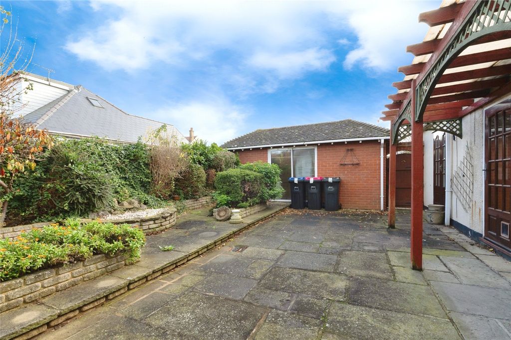 Property photo 2 of 26 Picture No. 21