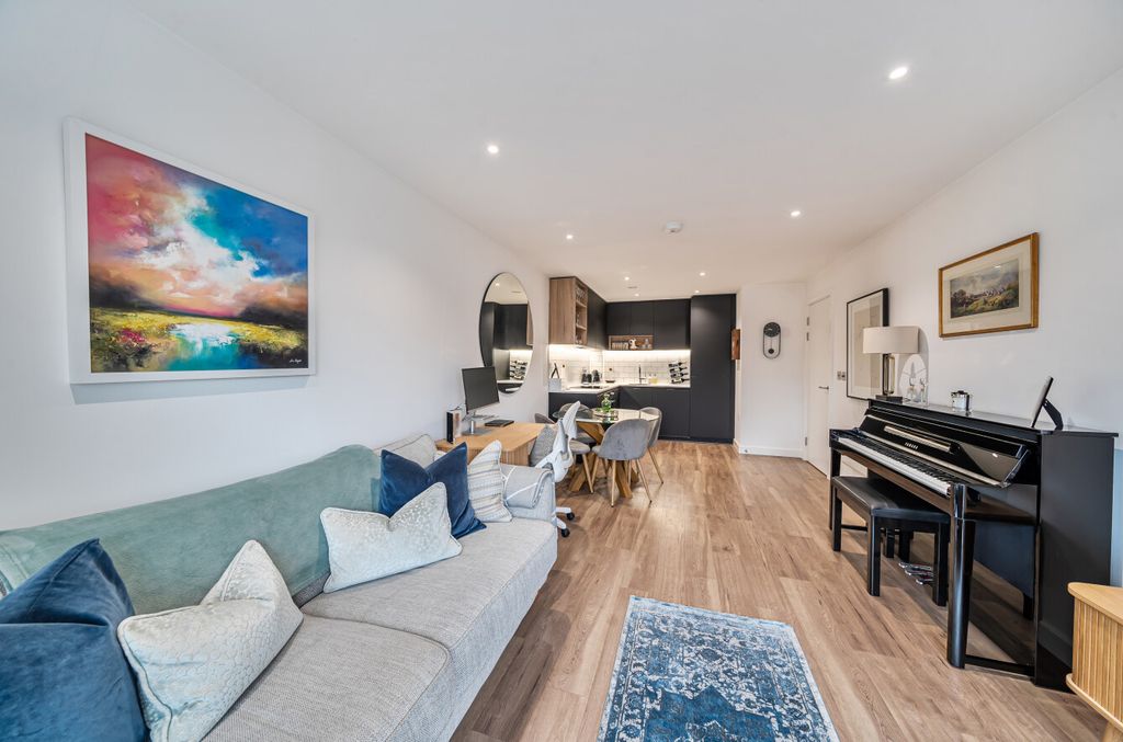 Property photo 2 of 23 1423358-17-69Aaf7...