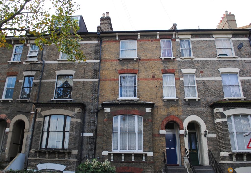 Property photo 3 of 9 External