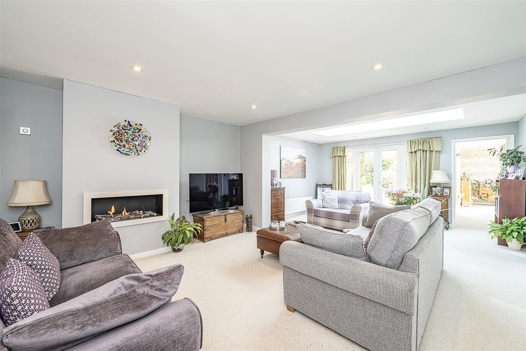 Property photo 2 of 16 46-Kimpton-Road-09.Jpg