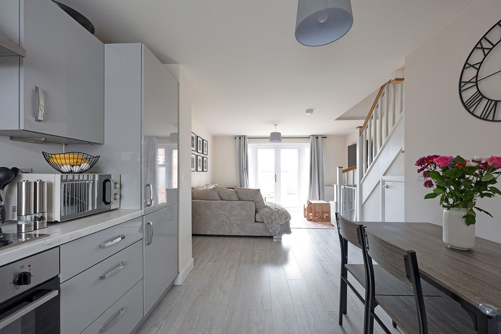 Property photo 3 of 15 5042576