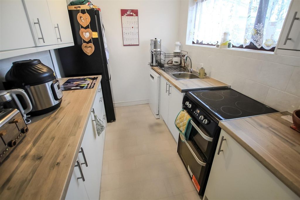Property photo 2 of 10 Kitchen.Jpg