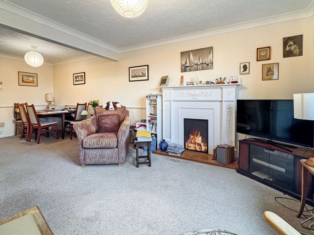 Property photo 3 of 12 Photo 7