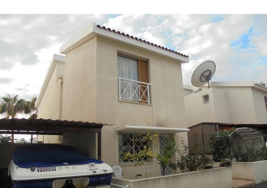 Property photo 3 of 12
