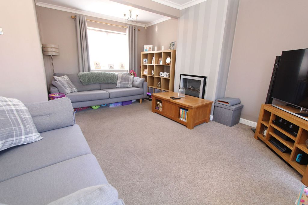 Property photo 2 of 23