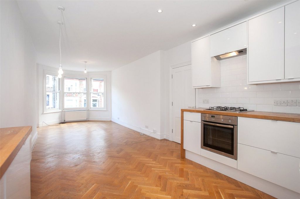 Property photo 2 of 11 Photo 04