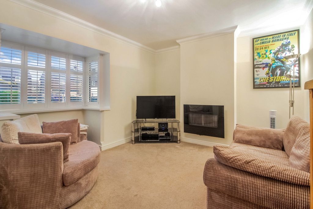 Property photo 3 of 15 Bramble-16