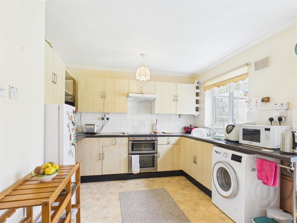 Property photo 3 of 16 Kitchen / Dining Room