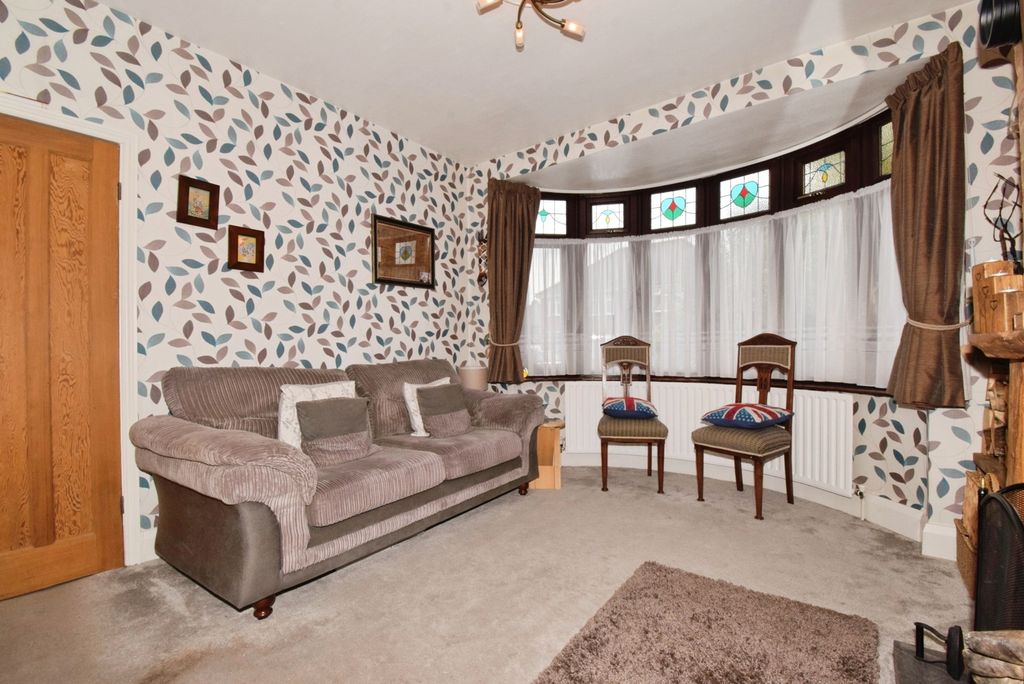 Property photo 2 of 17 Photo