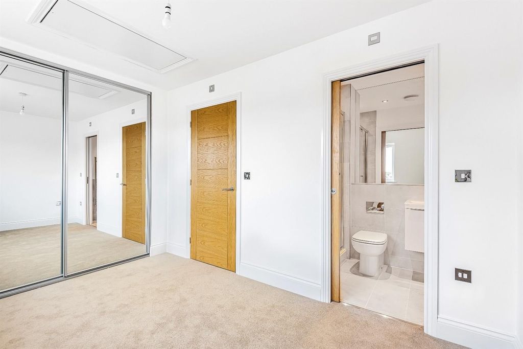 Property photo 2 of 9 10 Lansdowne View B1.Jpg