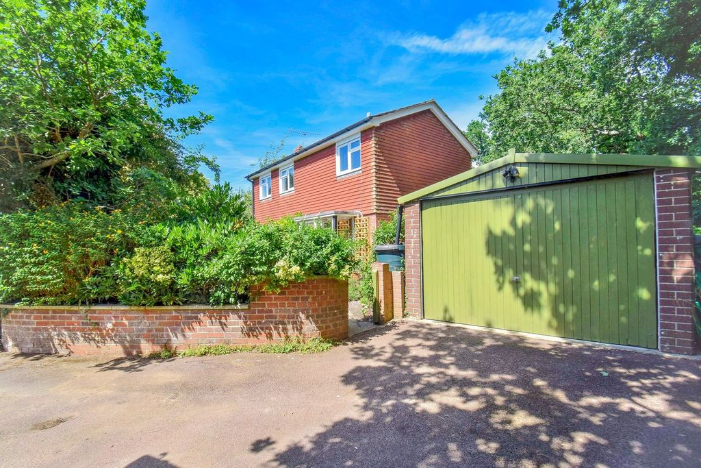 Property photo 2 of 25