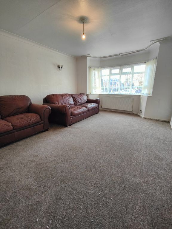 Property photo 2 of 9 Lounge