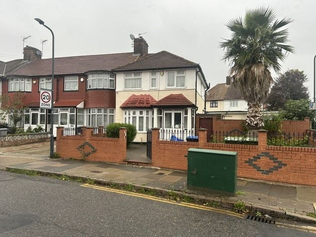 Property photo 1 of 20 End Of Terrace Of Family Home, With Four Bedrooms, Ground &amp; First Floor Bathrooms With Rear, Side And Front Gardens With Double Garage Located In Wembley