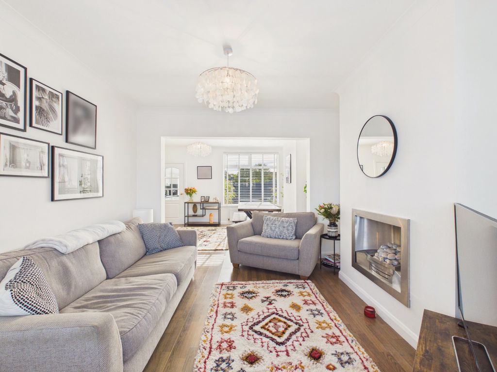 Property photo 3 of 15 4328506