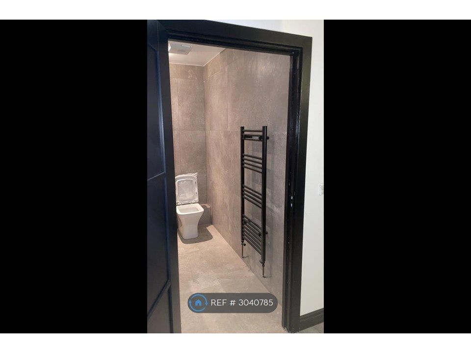 Property photo 2 of 15 Bathroom