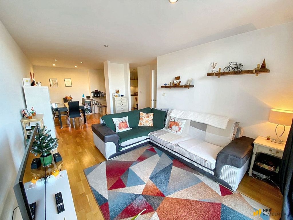 Property photo 2 of 28