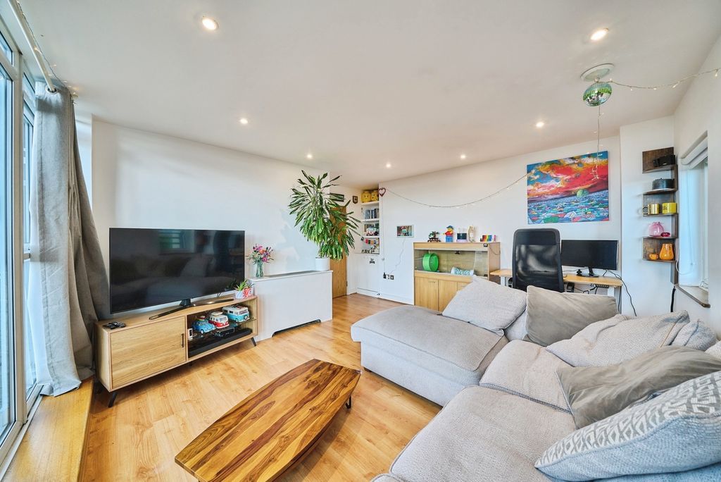 Property photo 2 of 19 Pbox-Img.Jpg