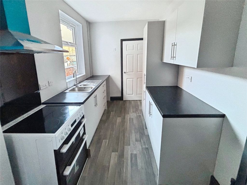 Property photo 3 of 8 Kitchen