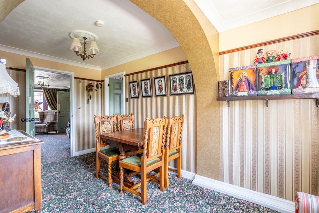 Property photo 3 of 20 Dining Room