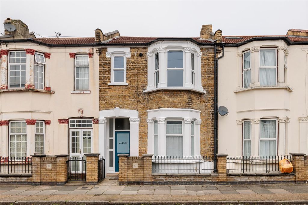 Property photo 1 of 20 Grosvenor Road, E7