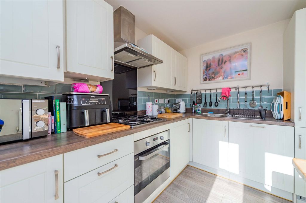 Property photo 3 of 34 Picture No. 24