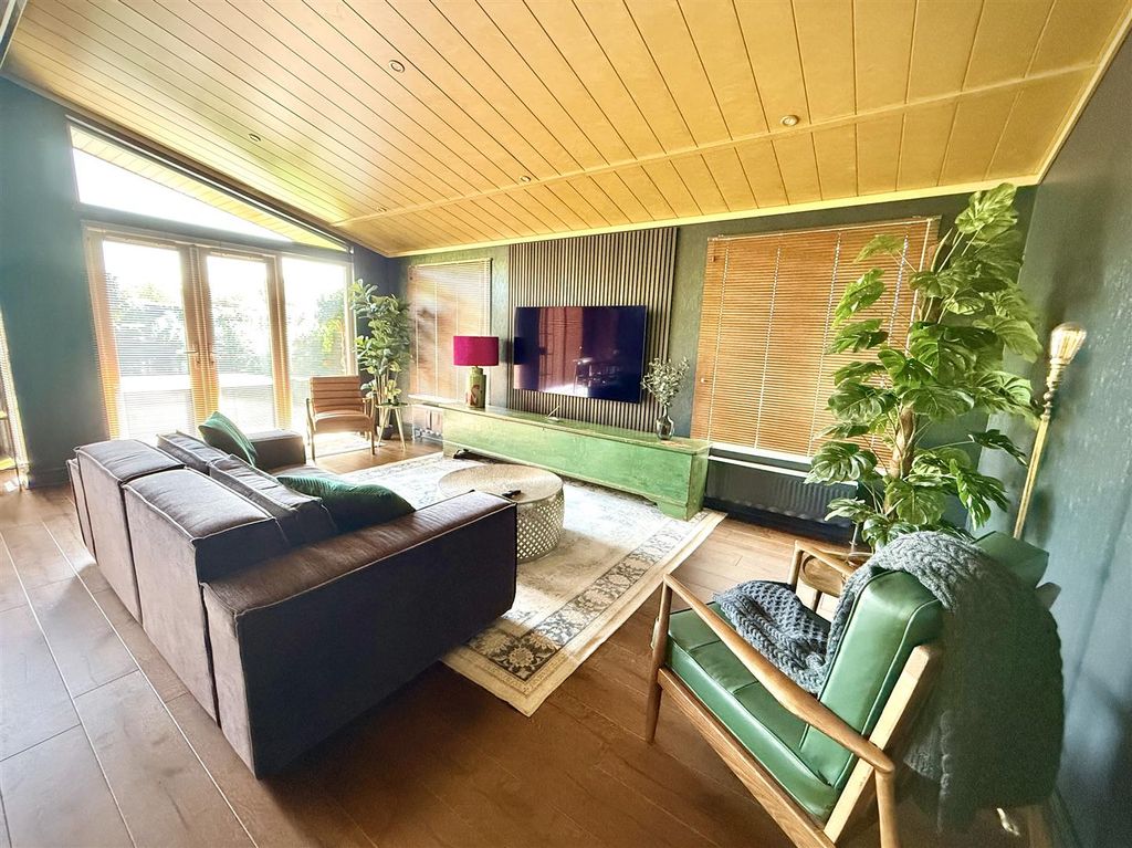 Property photo 1 of 13 003.Png