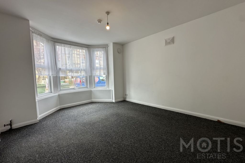 Property photo 3 of 7 Photo 2