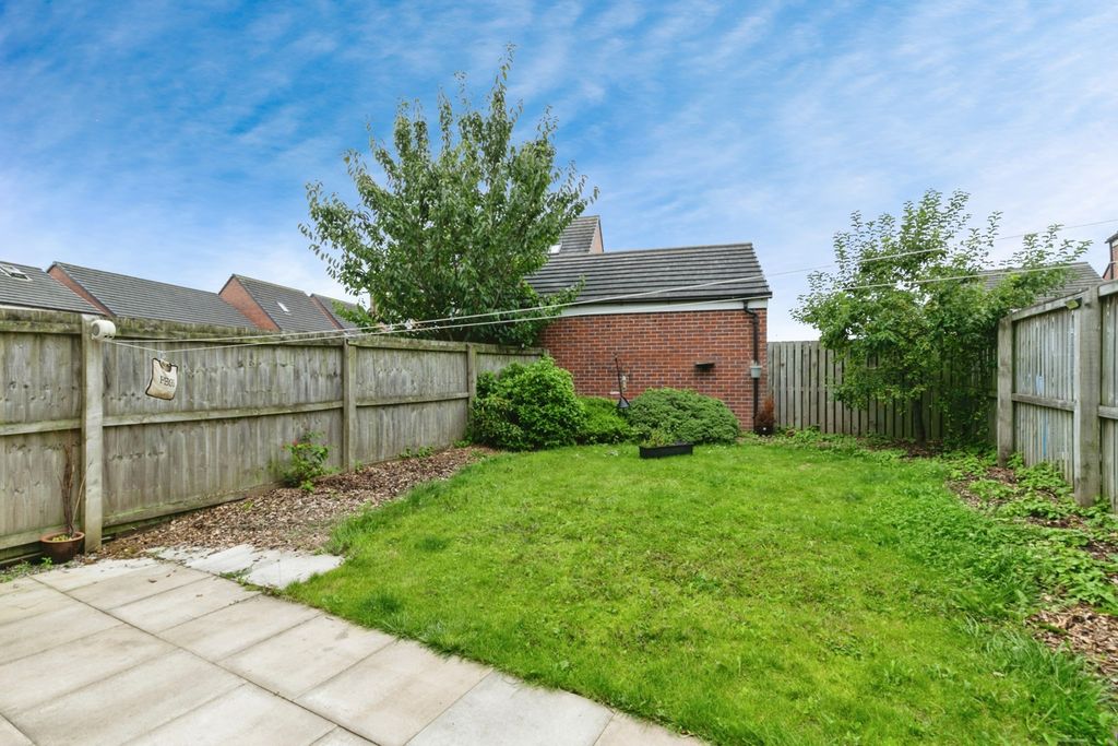 Property photo 2 of 17 Garden