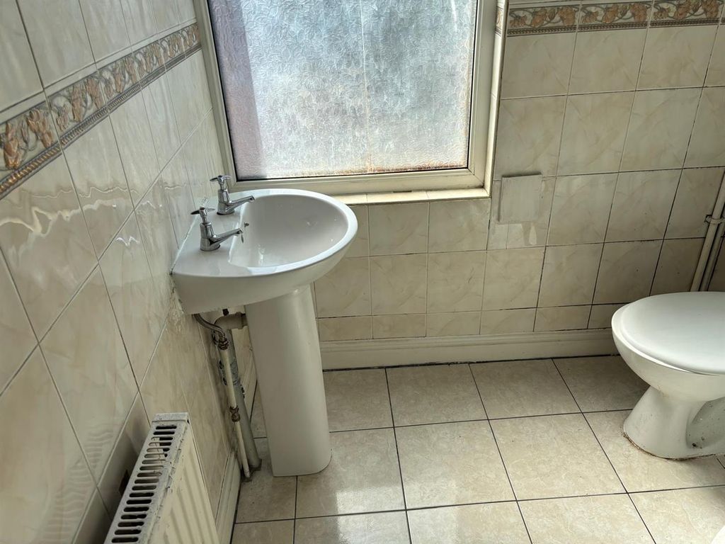Property photo 3 of 7 3. Bathroom.Jpeg