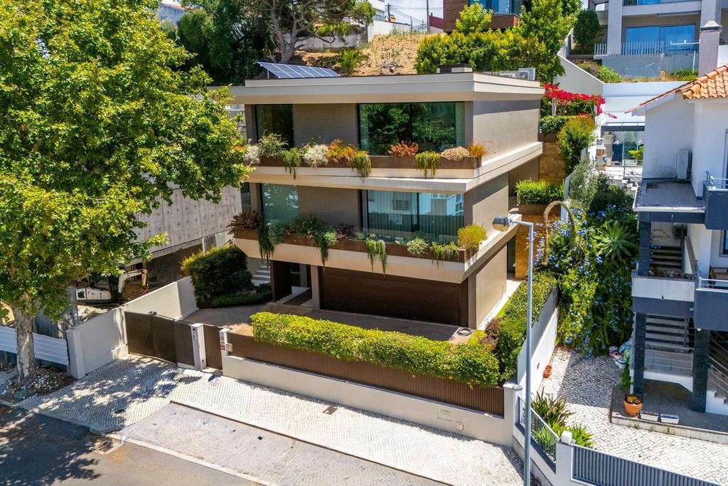 Property photo 1 of 50 Contemporary 4+1 Bedroom Villa In Cascais