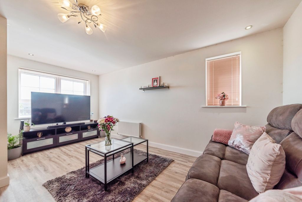 Property photo 3 of 17 Image