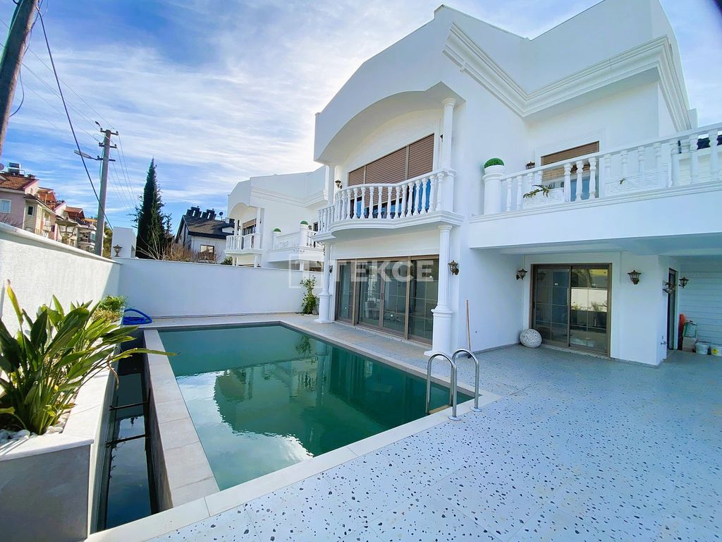 Property photo 3 of 35