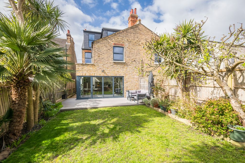 Property photo 2 of 30